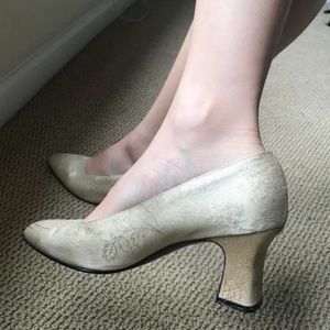 Salvatore Ferragamo gold brocade pumps size 8